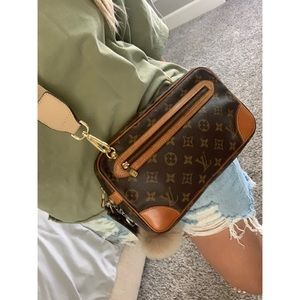 Louis Vuitton crossbody authentic dragonne